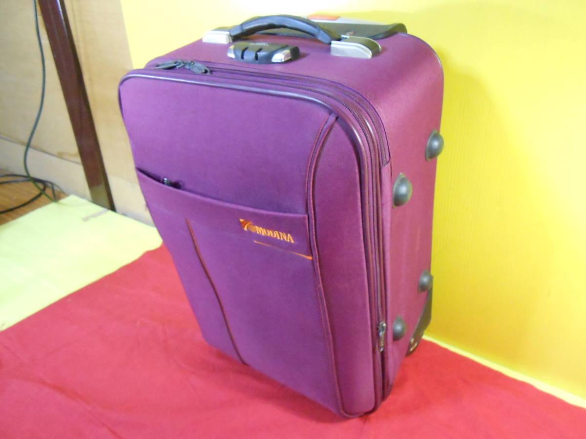 Фото женского чемодана