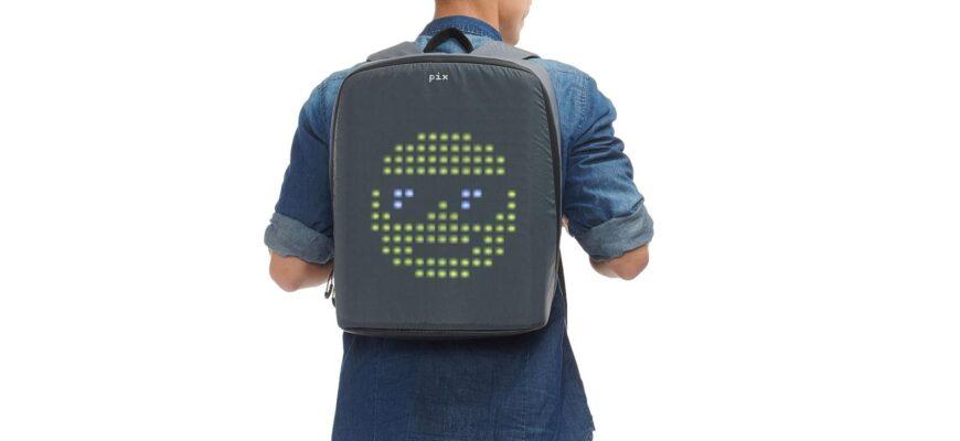 Фото рюкзака с LED экраном