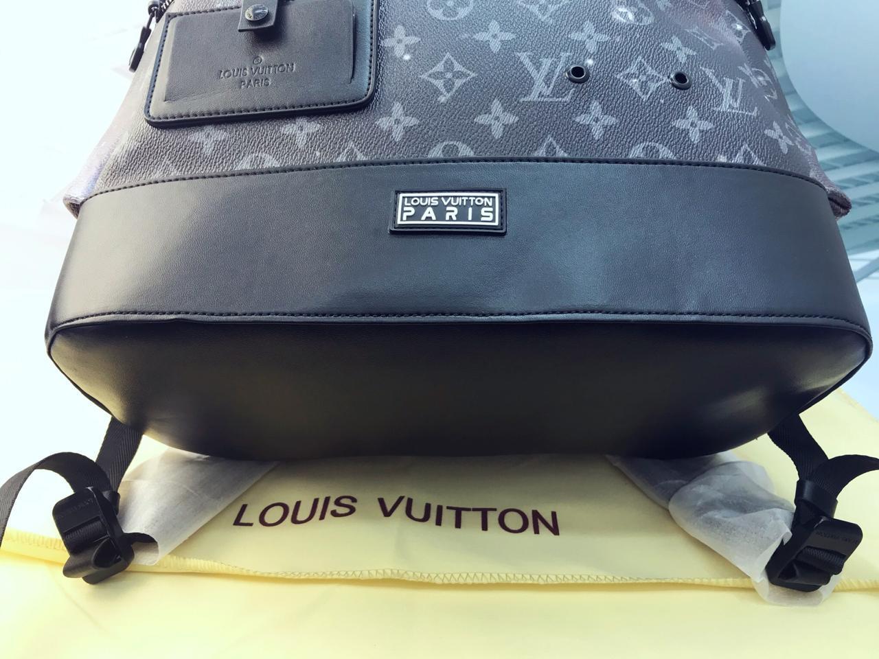 Фото упаковки для рюкзаков Louis Vuitton
