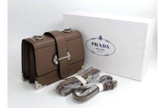 Фото женской сумки Prada